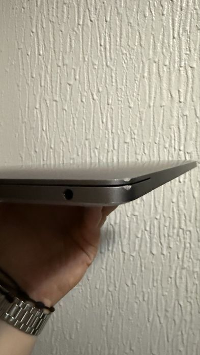 MacBook Pro M2 (2022) – 8GB / 256GB 13”