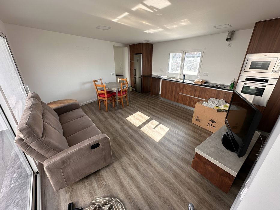 Apartameto T2 novo, mobilado e  churrasqueira