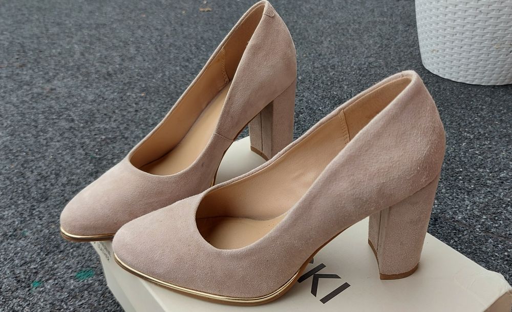 buty czółenka obcasy szpilki 36 Lasocki beżowe