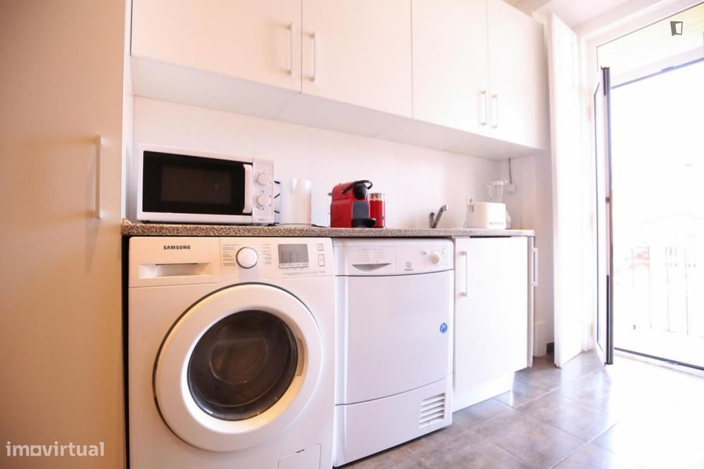 Quarto - localizado em Arroios Lisbon