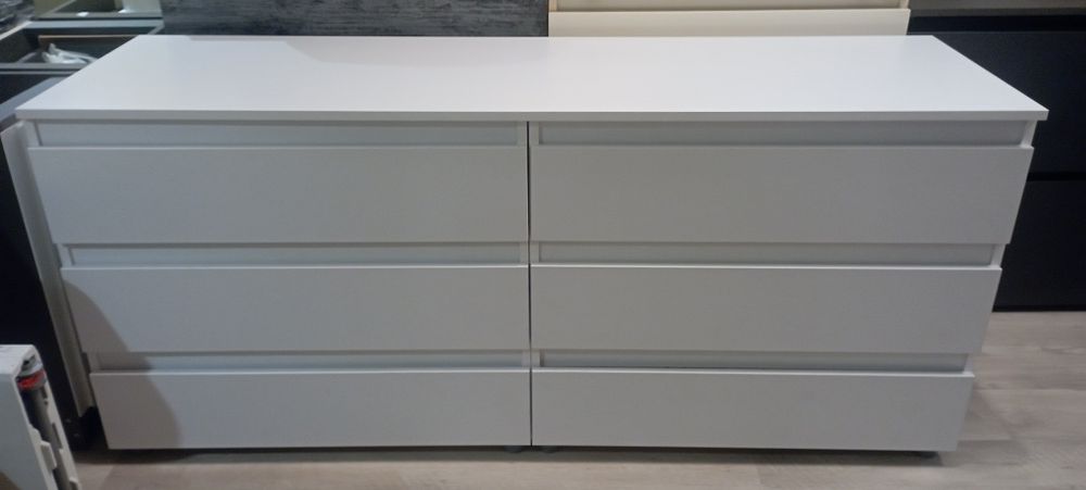 Розпродаж.Комоди.меблі.тумби.столи.