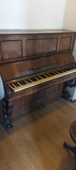 Przedwojenne pianino +stołek