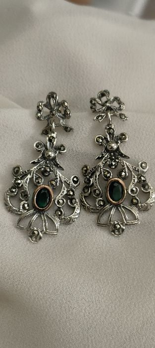 Brincos antigos em prata com pedra verde
