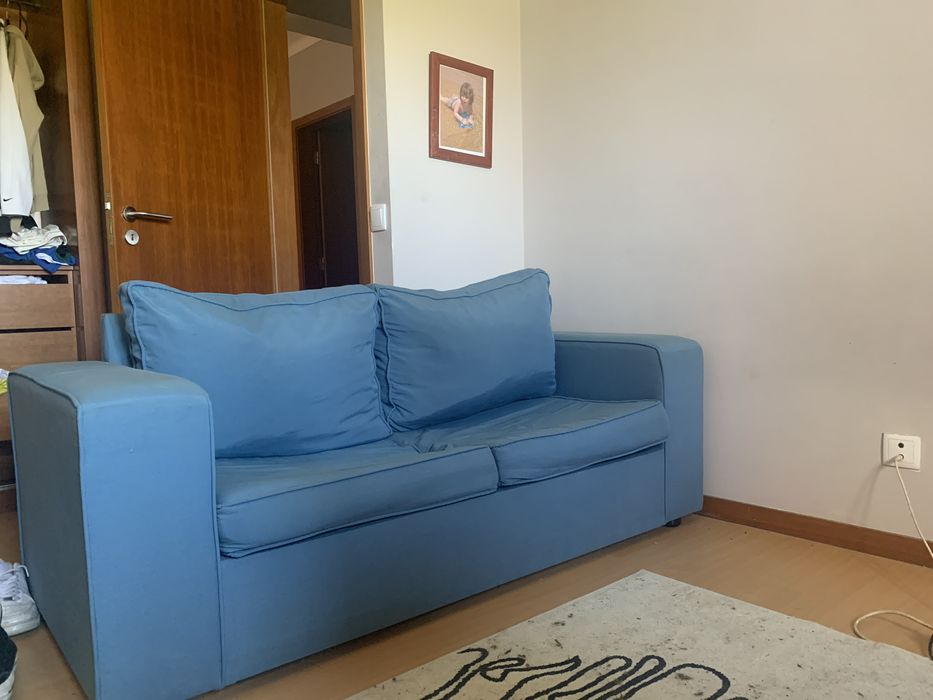 Sofa azul usado