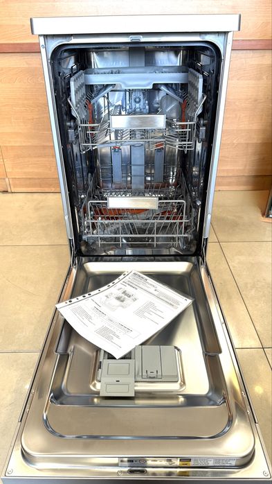 Zmywarka Ariston HOTPIONT 45 cm  HSFO3T223WCX