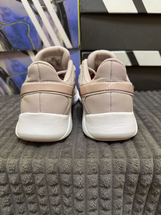 Кросівки жіночі Nike Legend Essential 2 39(25см) оригінал