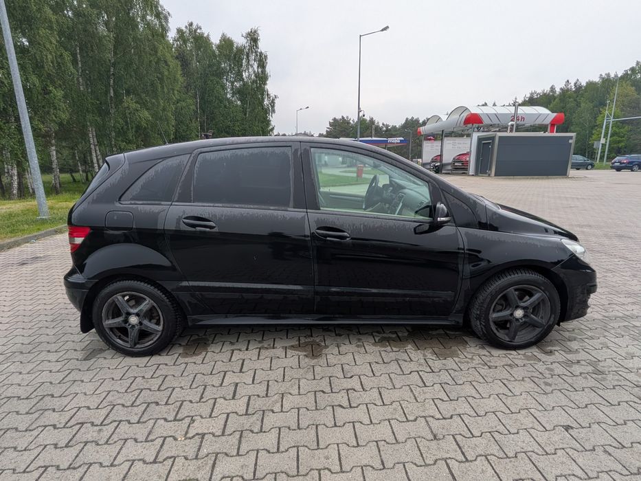 Sprzedam samochód osobowy Mercedes Benz B klasa 180