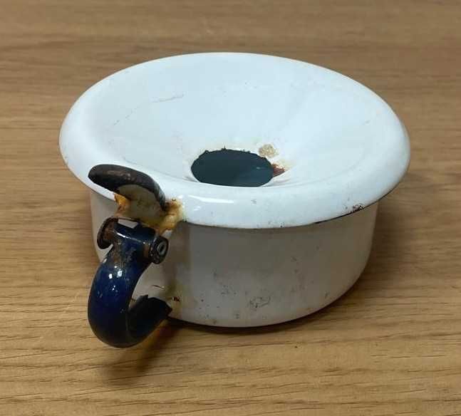 Cuspideira escarradeira em esmalte, anos 20