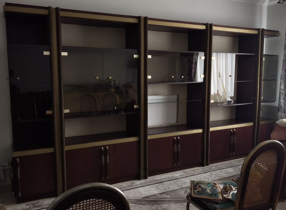 Vendo estante para sala em madeira - castanho