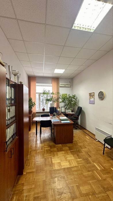 Оренда офісів! Центр! Площа! 200-220 грн/м2!