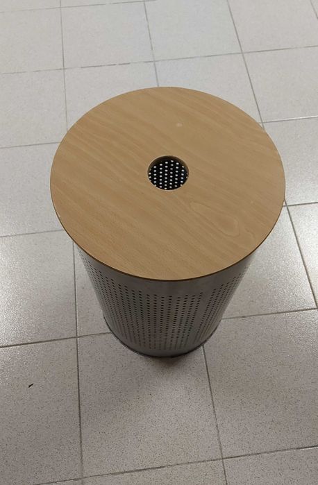 Cesto para roupa em bom estado de conservação