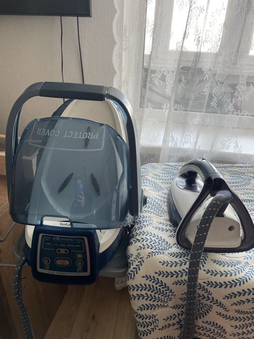 Праска з парогенератором tefal GV9080 на деталі