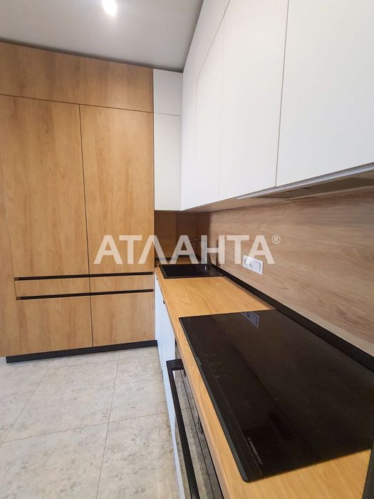 Квартира з ремонтом в новому зданому будинку Sky city компанії Будова