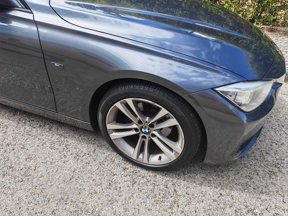 BMW 318d Touring Sport Line — Nacional | Bi-Xénon | Sensores Est. | Barras Tejadilho