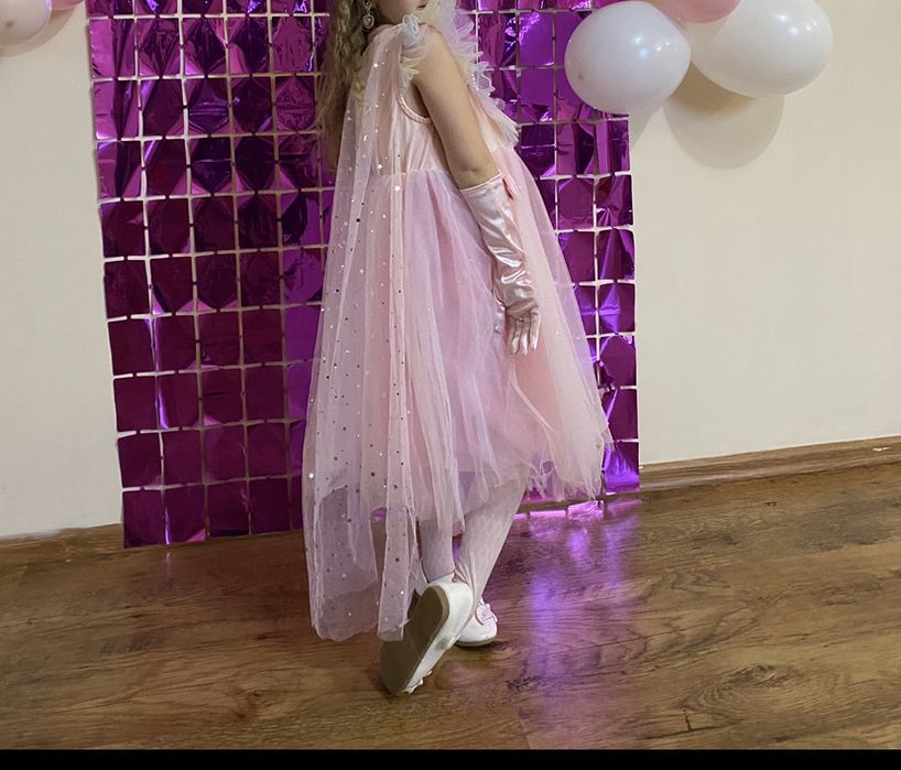 Плаття зі шлейфом