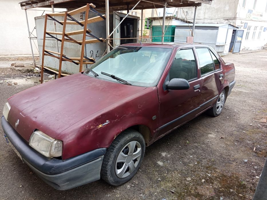 Автомобіль Рено 19