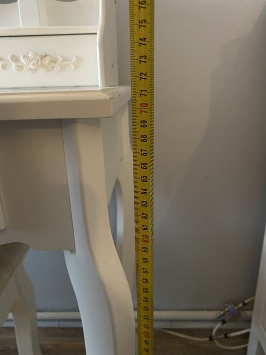 Toaletka biala z lustrem