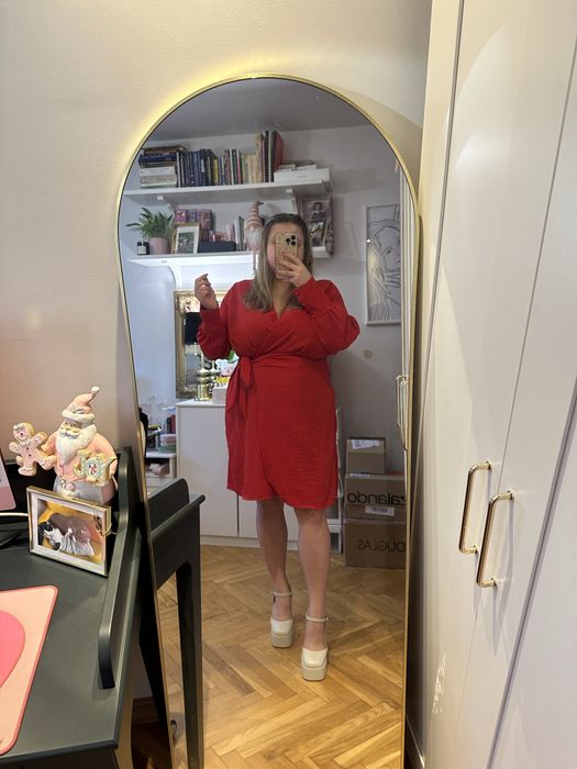 Nowa czerwona sukienka wiązana – idealna na święta r.42/48