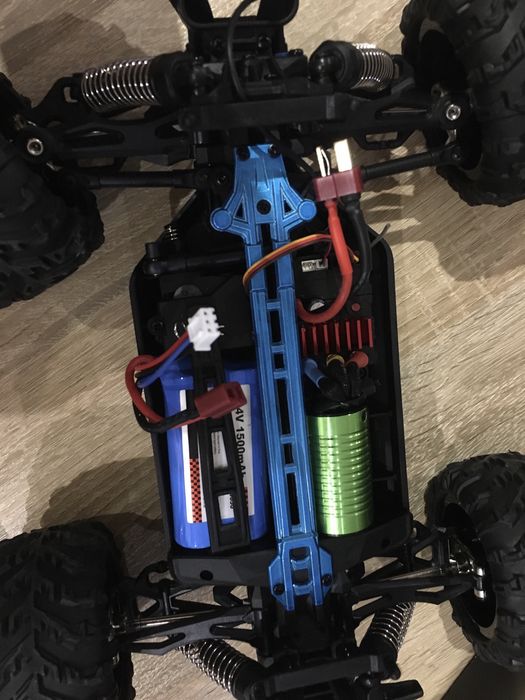 Продам нову радіокеровану машинку RC Pro