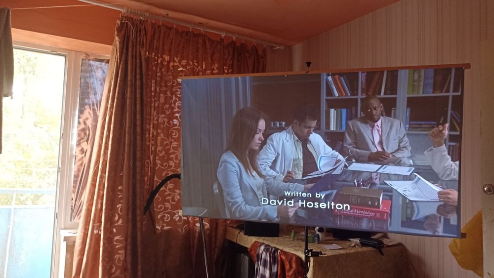Портативний проектор full HD Ditong L007. 5600грн+экран