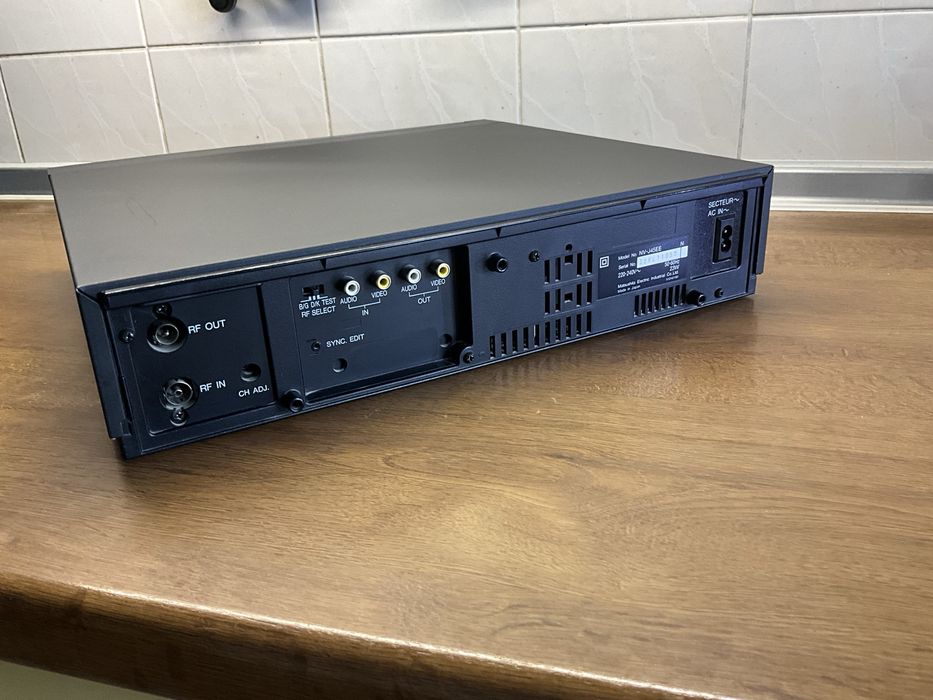 Відео магнітофон Panasonic  video cassette recorder NV-J 45 HQ