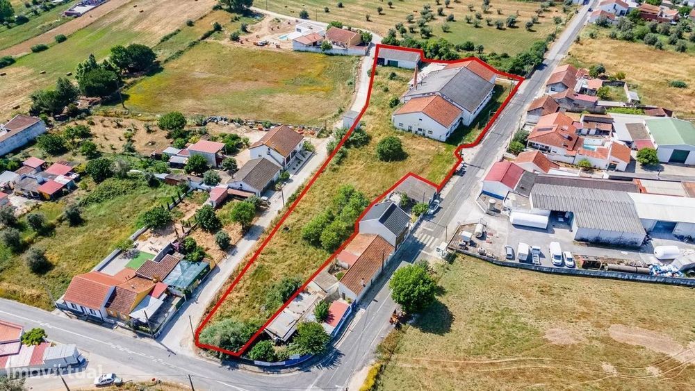 Armazém com terreno de mais de 7.000 m² em Alcanhões, Santarém