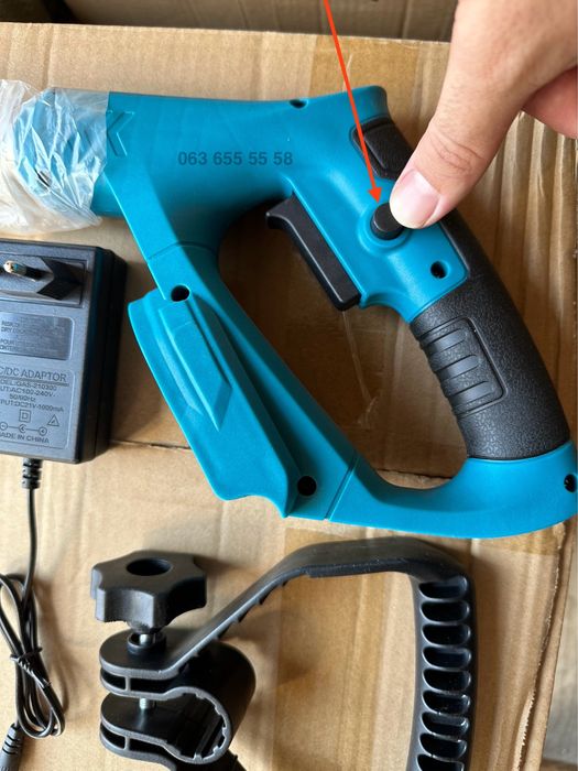 Аккумуляторная газонокосилка (триммер, мотокоса) для скашивания травы