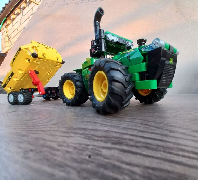 LEGO Technic 42136 John Deere 9620R 4WD