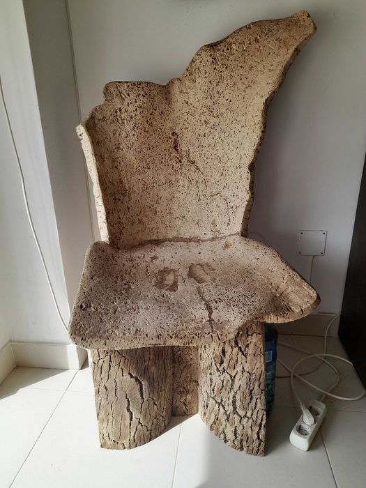 Cadeirão, Candeeiro e Garrafeira