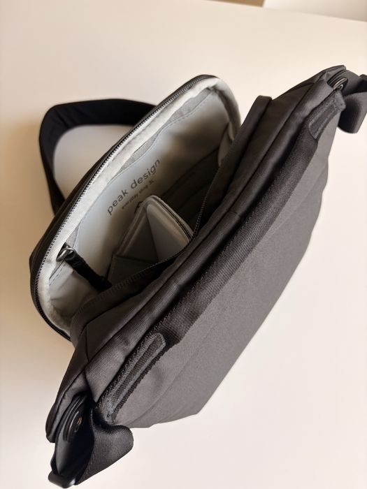 Peak Design Everyday Sling 3L V2 – Preta