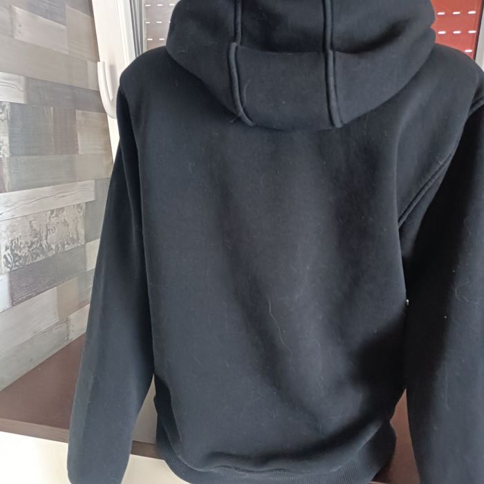 Czarna bluza z kapturem