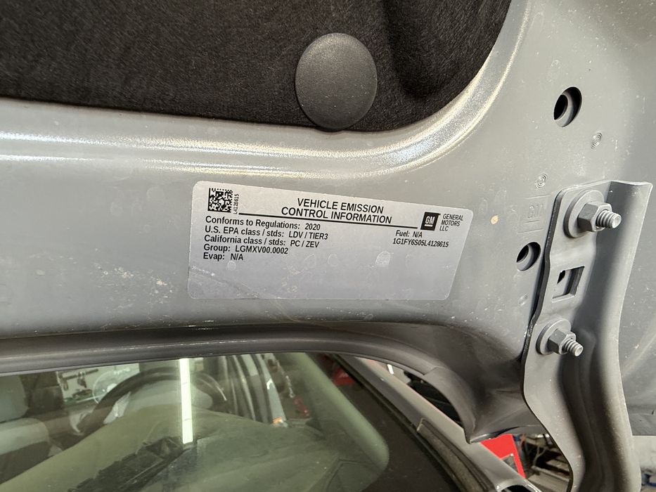 Капот в сборе Chevrolet Bolt EV 2020 цвет 633D