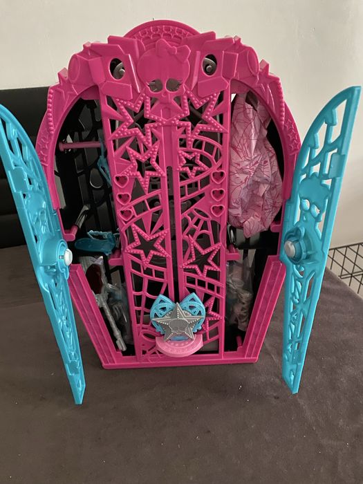 Lalka Monster High Catty Noir z szafą