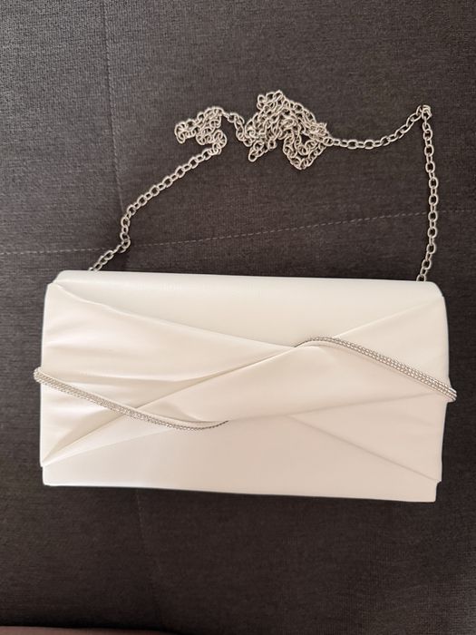 Suknia ślubna z koronką