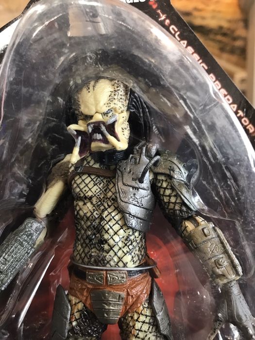Figura Neca Predador predator em caixa nova
