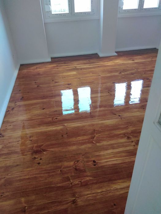 Afagamentos, envernizamentos, pinturas e lacagens de portas