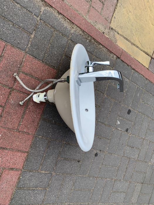 Umywalka wpuszczana + bateria