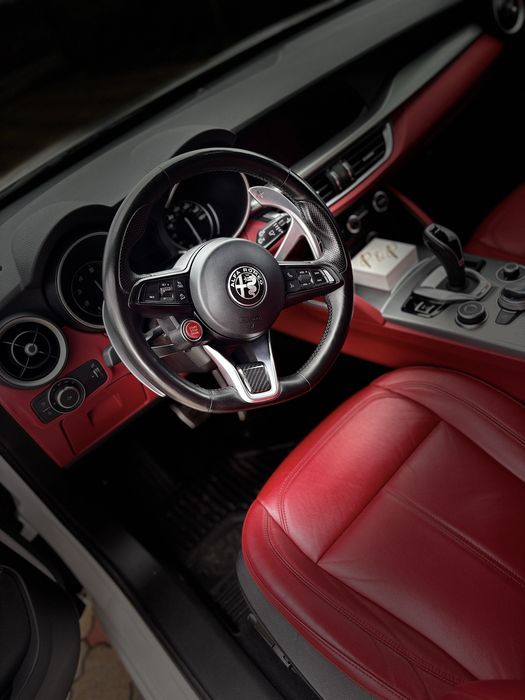 Biała elegancja- Alfa Romeo Stelvio samochód do ślubu z kierowcą Śląsk