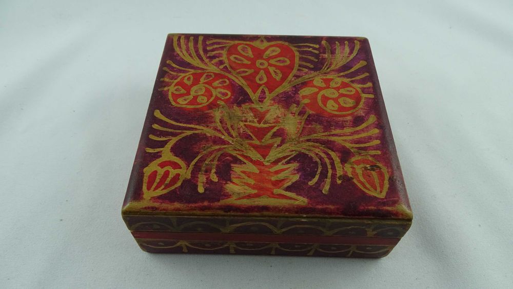 Drewniane pudełko na pamiątkę