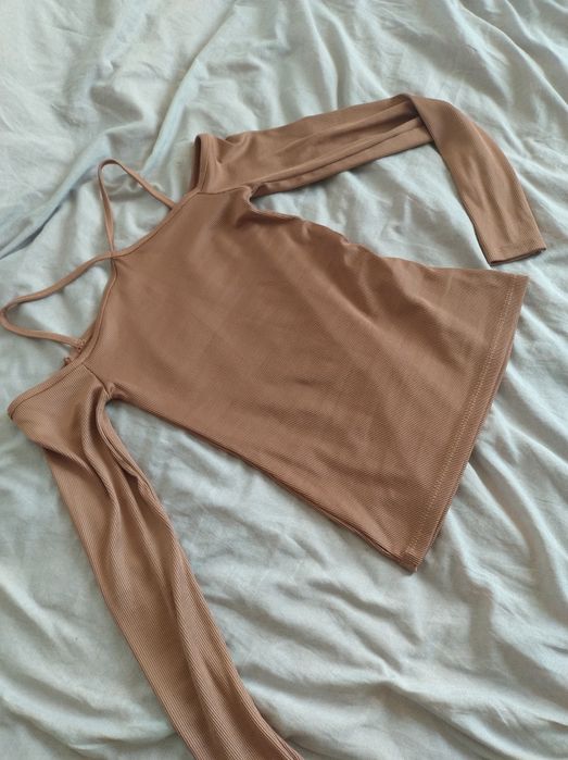 Bluzka top hiszpanka długi rękaw odkryte ramiona prążkowana nude brąz