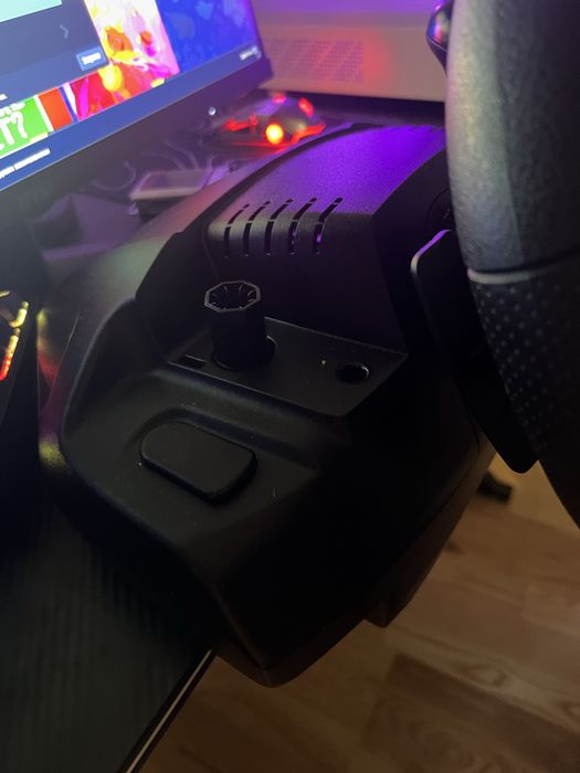 Руль logitech momo 900 градусів