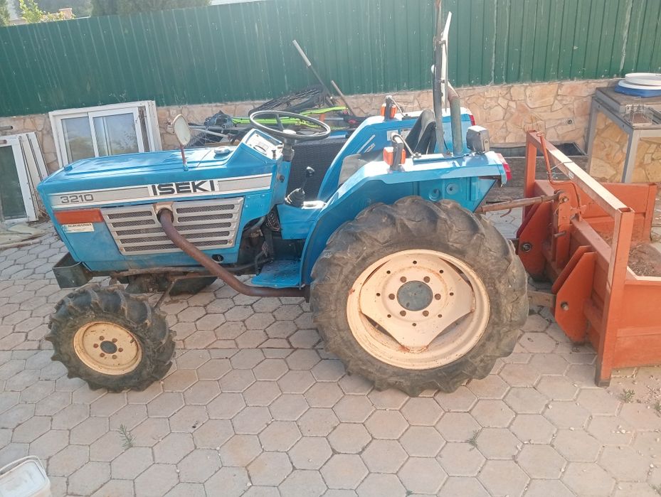 Tractor ISEKI 3210