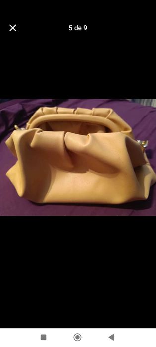 Mala de senhora com corrente