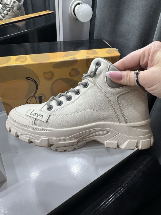 Ботинки жіночі шкіряні