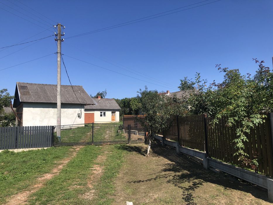 Продається будинок в центрі села Уличне