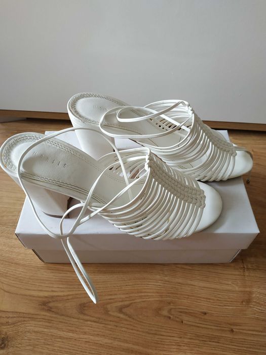 Buty sandałki na obciasie