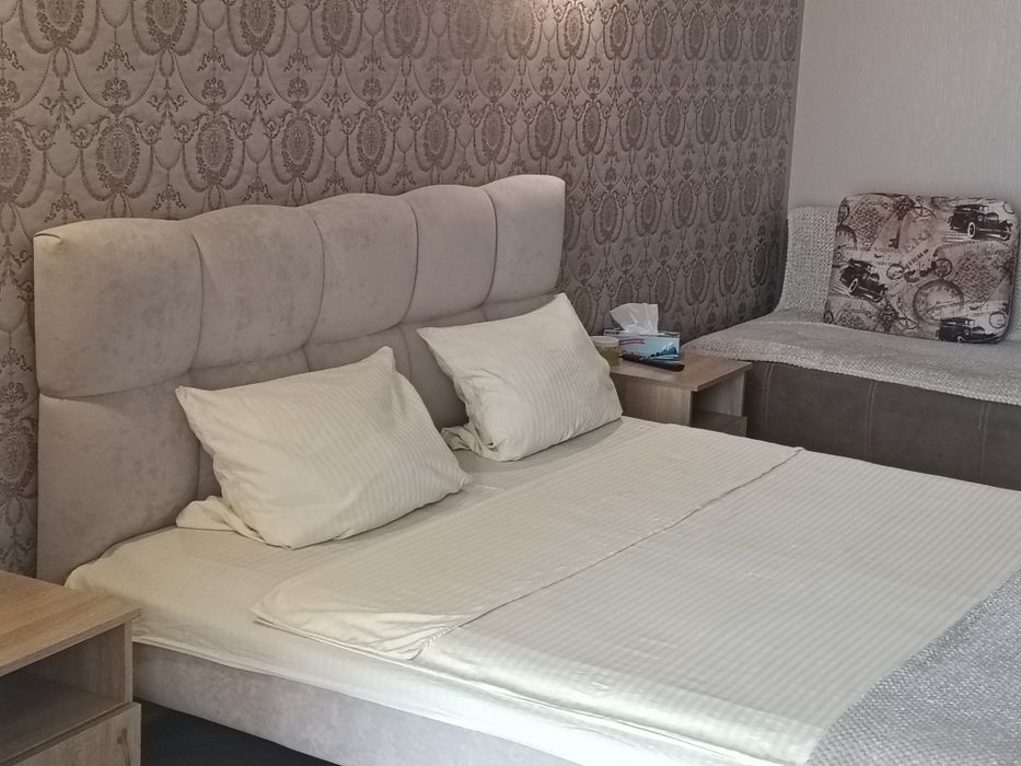 погодинно від 500 грн, подобово 1-кім новобуд по вул Івана Франка, 59, паркінг