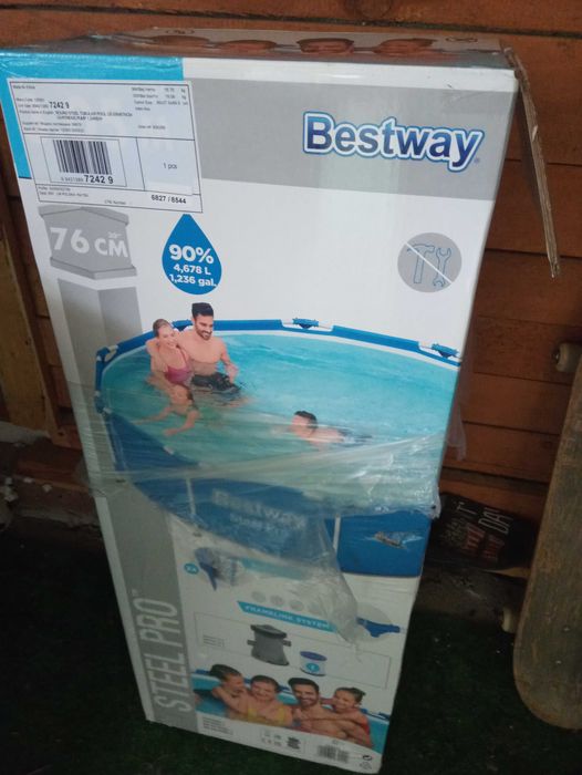 Basen ze stelarzem nieuzywanym filtrem i  pompa