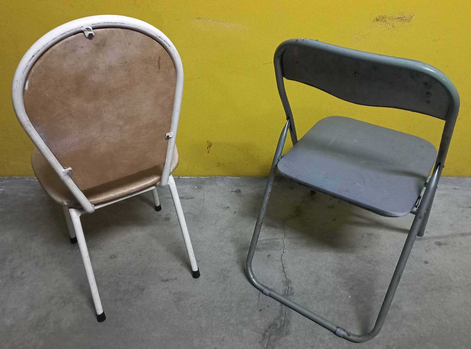 Duas cadeiras (metal)