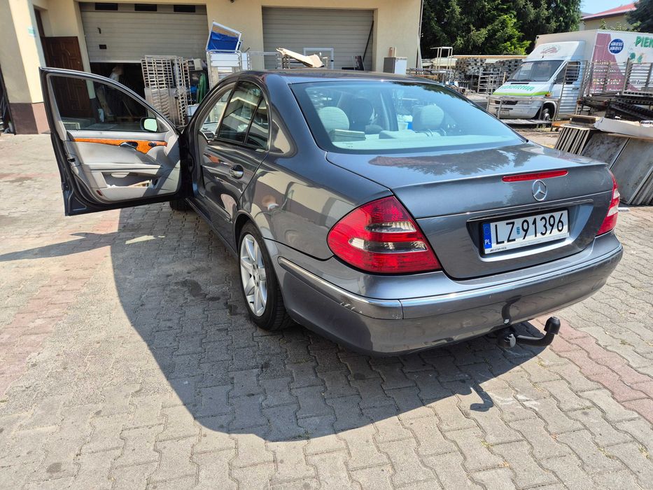 Mercedes Benz   E  220 CDI